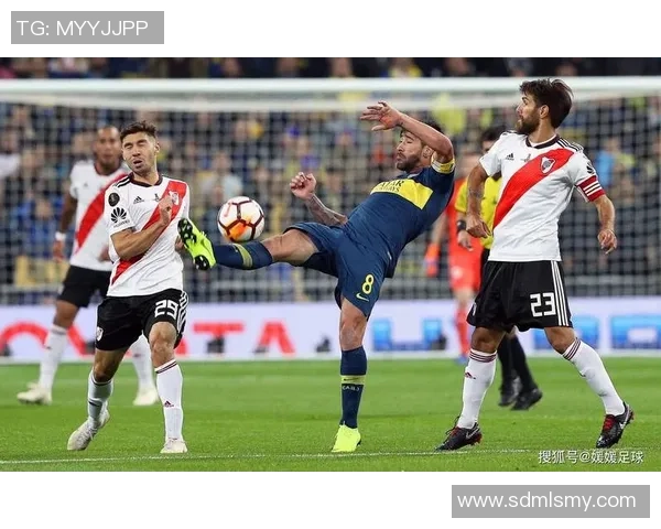 足球明星精彩瞬间卸球特写图片展示与解析