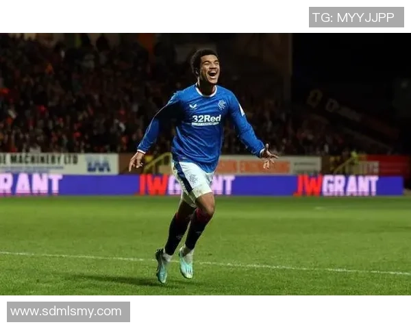 足球明星女友怀孕消息引发热议球迷纷纷送上祝福与期待